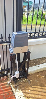 24V DC Gate Motor with Backup Battery for Power Outage Protection - 800KG-2500KG Capacity Sliding Gate Operator