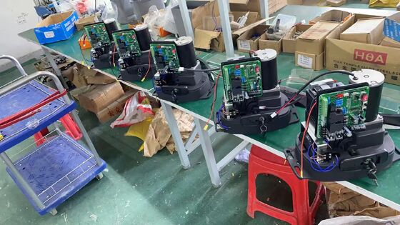600kg Max Gate Weight Sliding Gate Motor with Built-in 4.4Ah Lithium Battery and DC24V Intelligent Control System